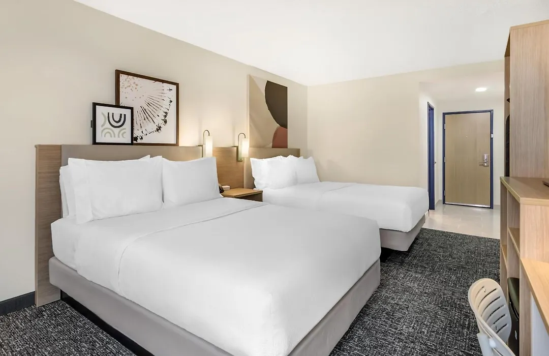 Spark By Hilton Roanoke Airport-1